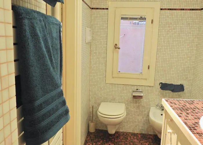 Echi D'oriente Гостевой дом Венеция